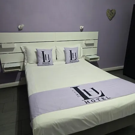Отель Living 3*